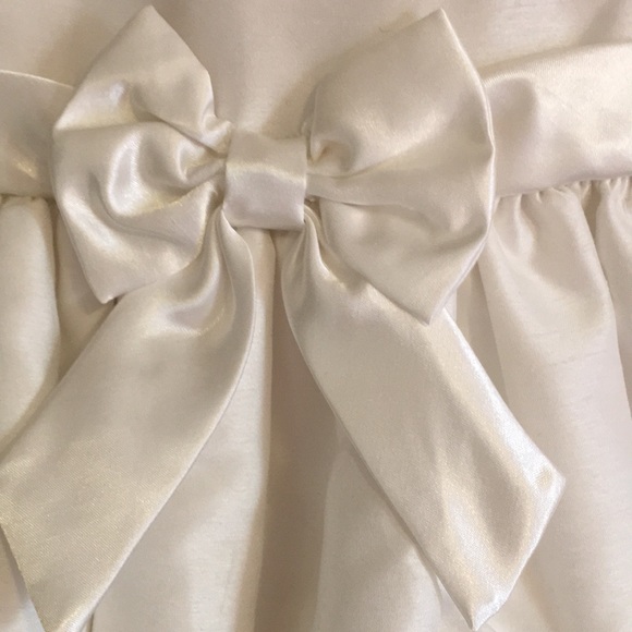 Nannette baby girl's white satin bow dress size12m - Picture 4 of 7